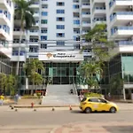 Apartamento con VISTA AL MAR, A una cuadra de la PLAYA. Piso 16