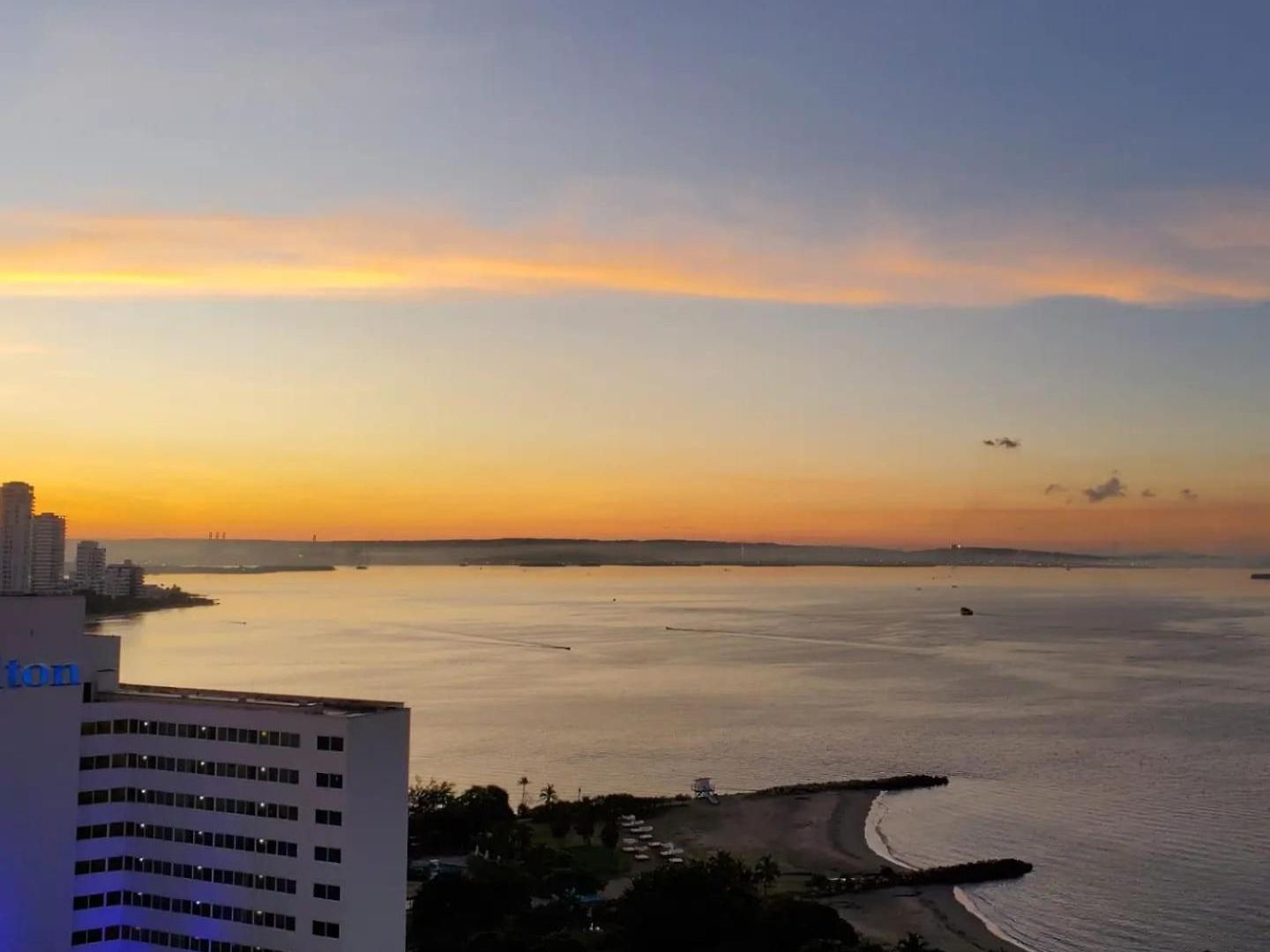 Con Vista Al Mar, A Cuadra De La Playa. Piso 16 Apartamento Cartagena