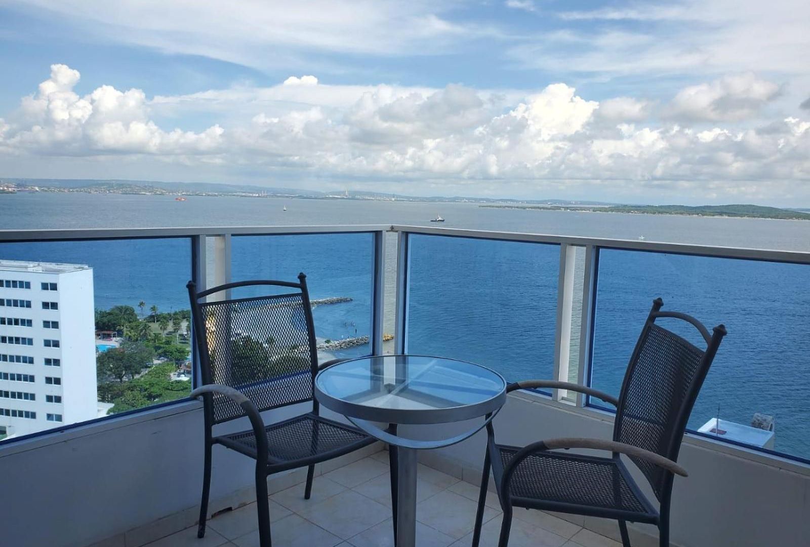 Con Vista Al Mar, A Cuadra De La Playa. Piso 16 Apartamento Cartagena