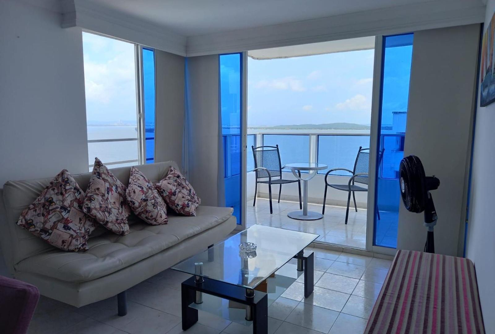 Apartamento Con Vista Al Mar, A Cuadra De La Playa. Piso 16 *
