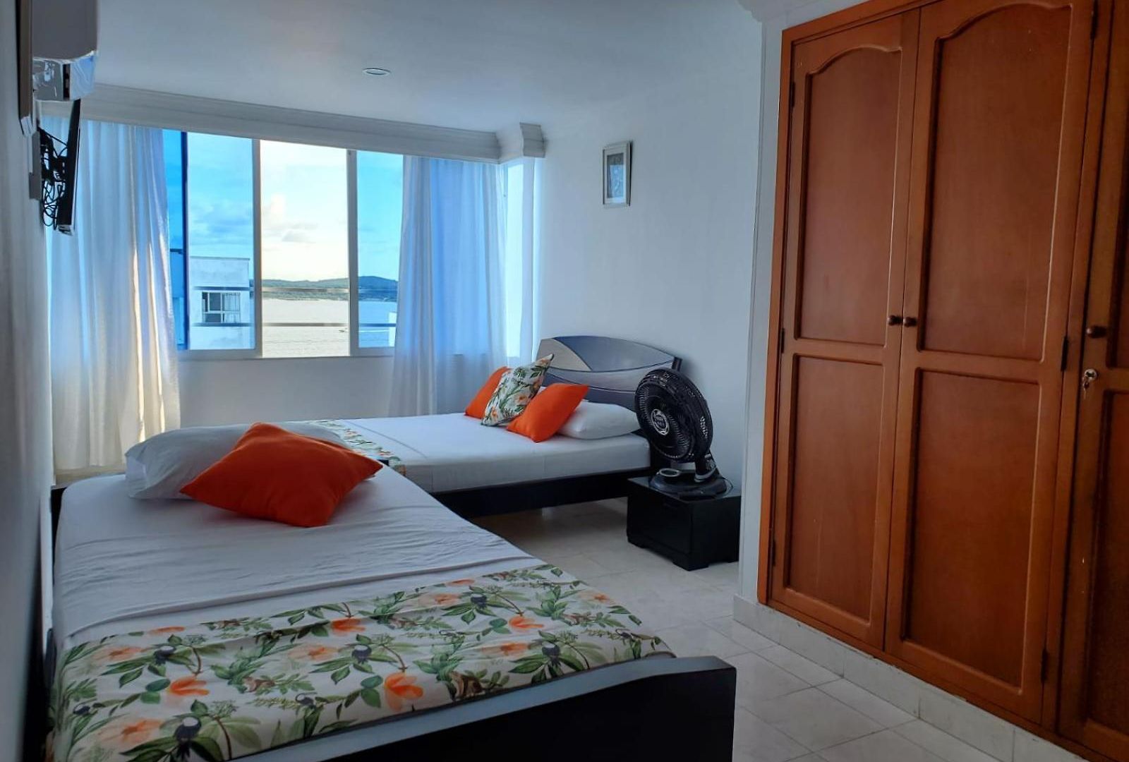 Con Vista Al Mar, A Cuadra De La Playa. Piso 16 Apartamento