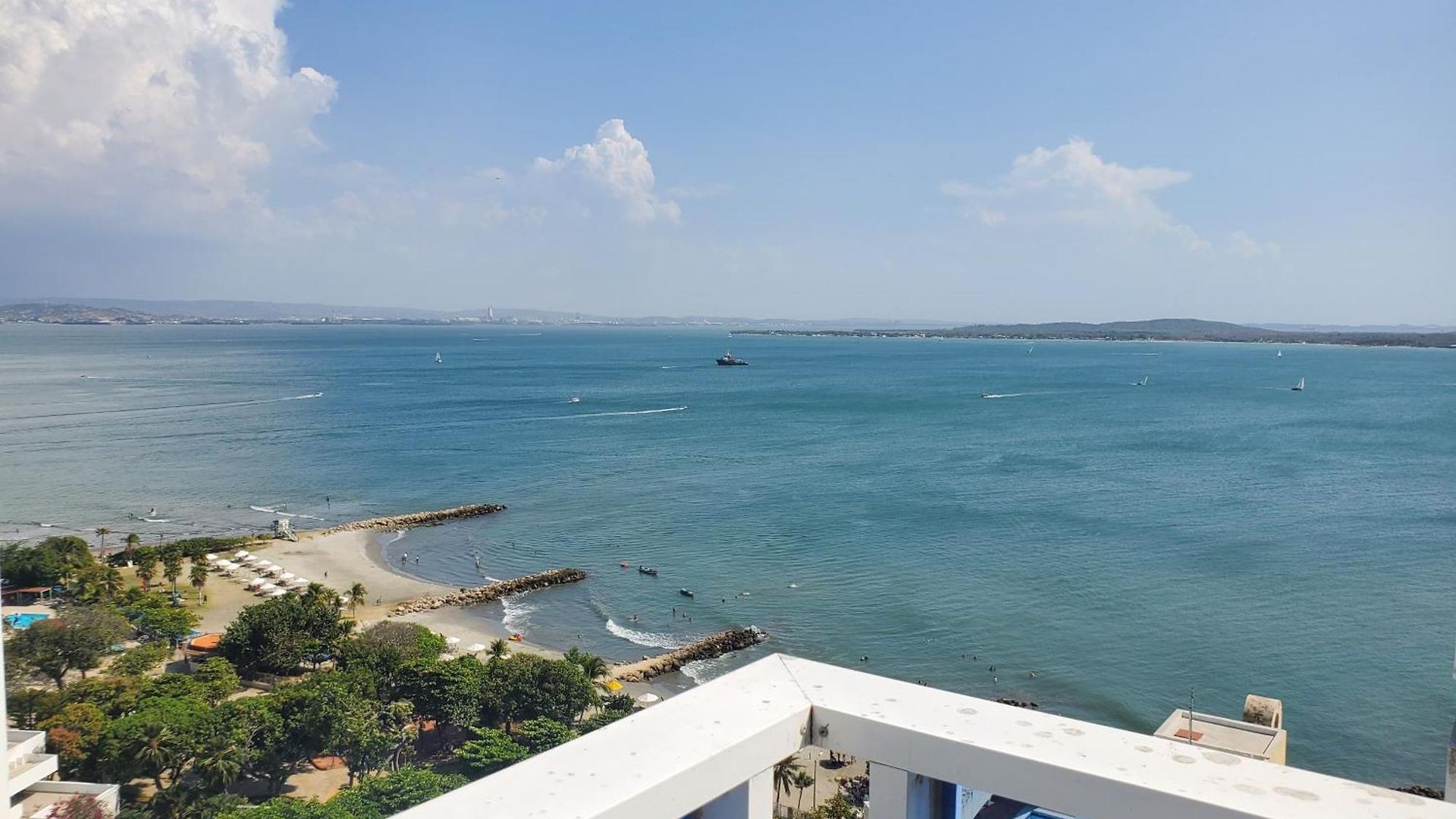 Con Vista Al Mar, A Cuadra De La Playa. Piso 16 Apartamento *