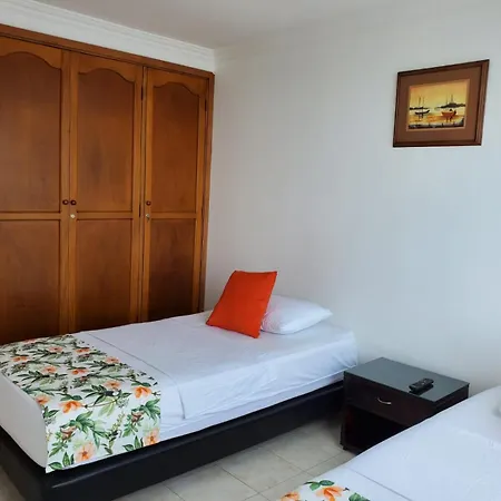 Con Vista Al Mar, A Cuadra De La Playa. Piso 16 Apartamento *